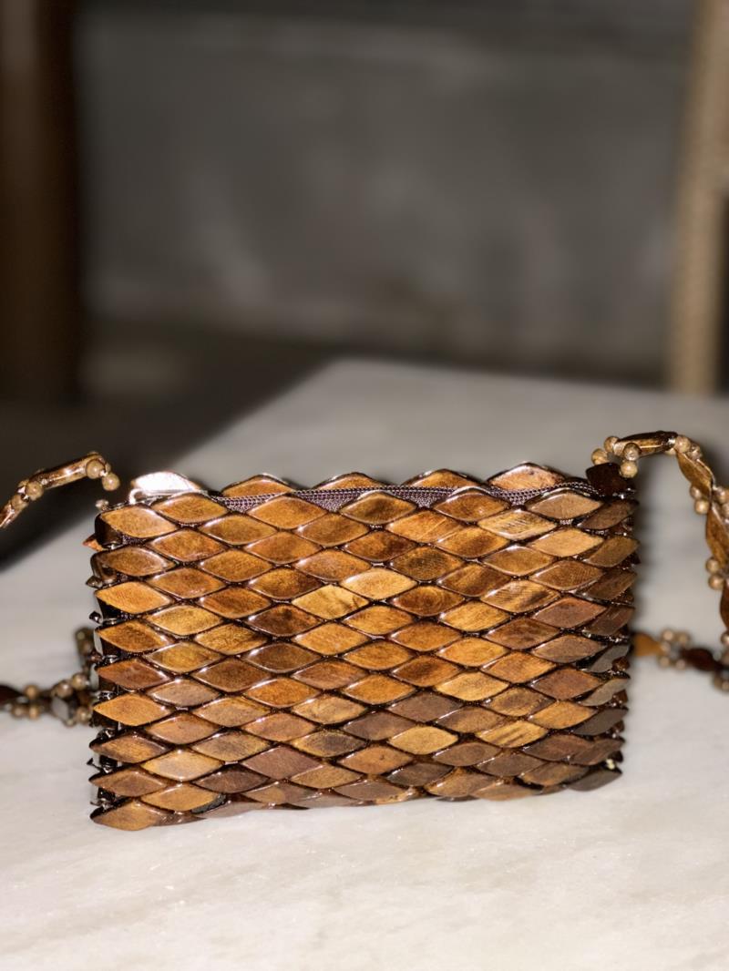 BOLSA EM MADEIRA