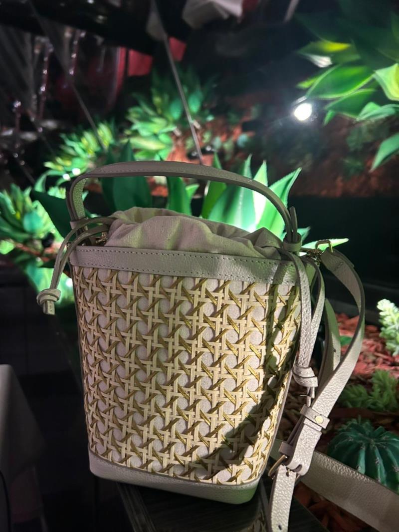 Bolsa de palha e couro legítimo 