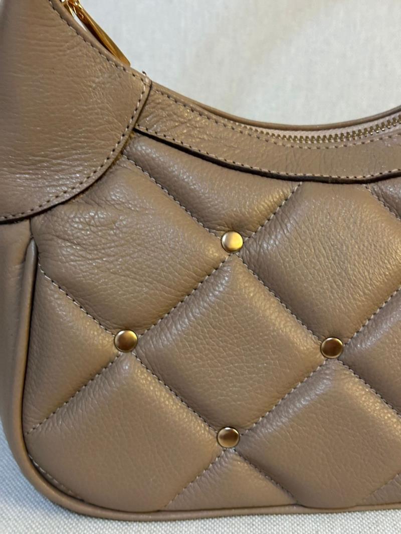 Bolsa couro pontos de metal 