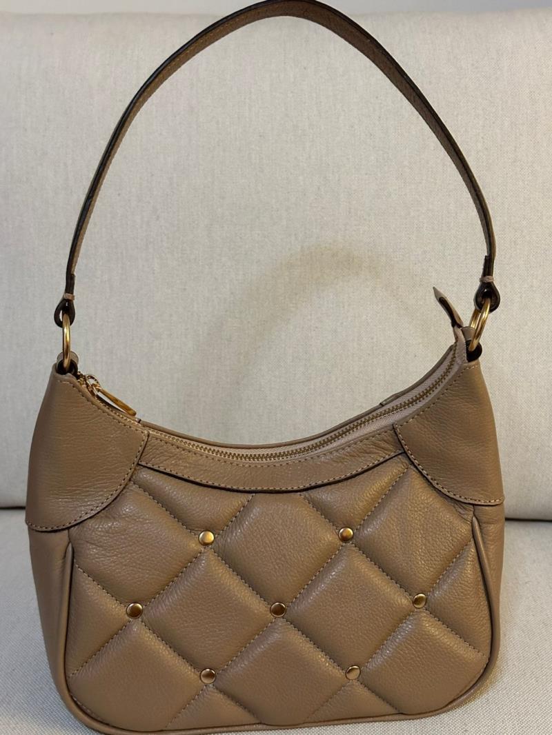 Bolsa couro pontos de metal 