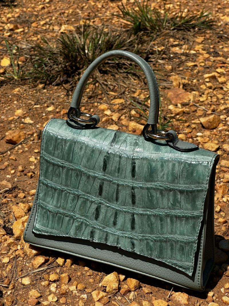Bolsa couro jacaré 