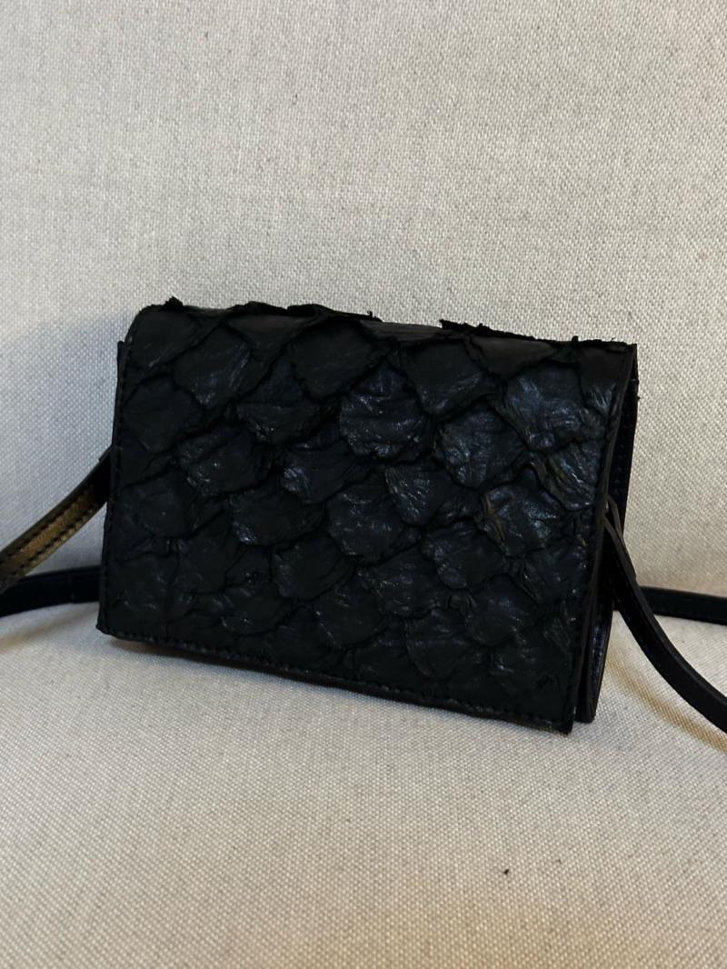 Bolsa couro pirarucu 