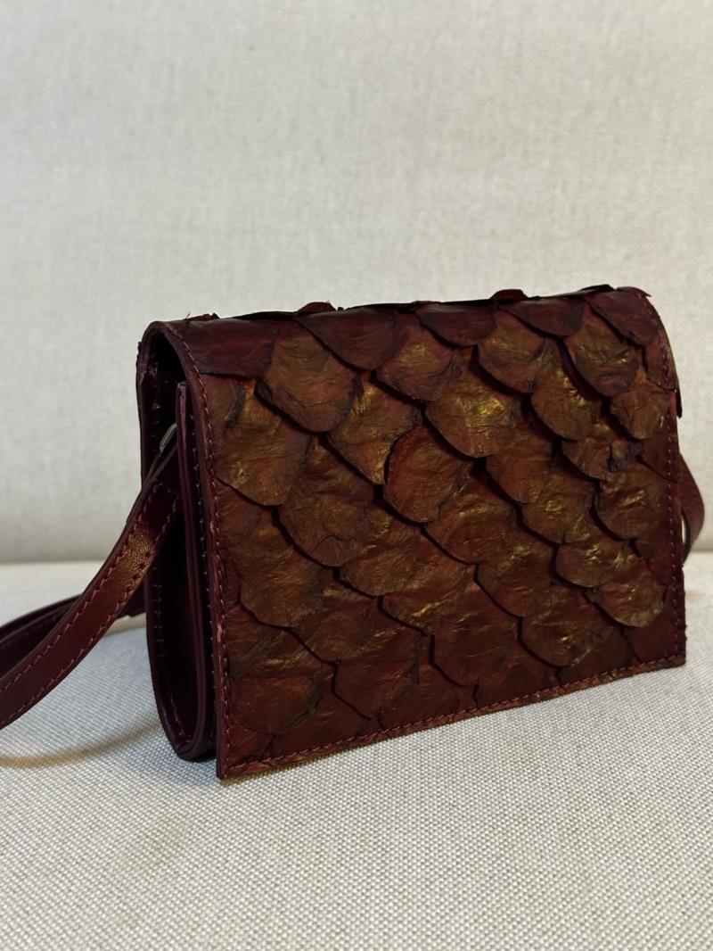 Bolsa couro pirarucu 