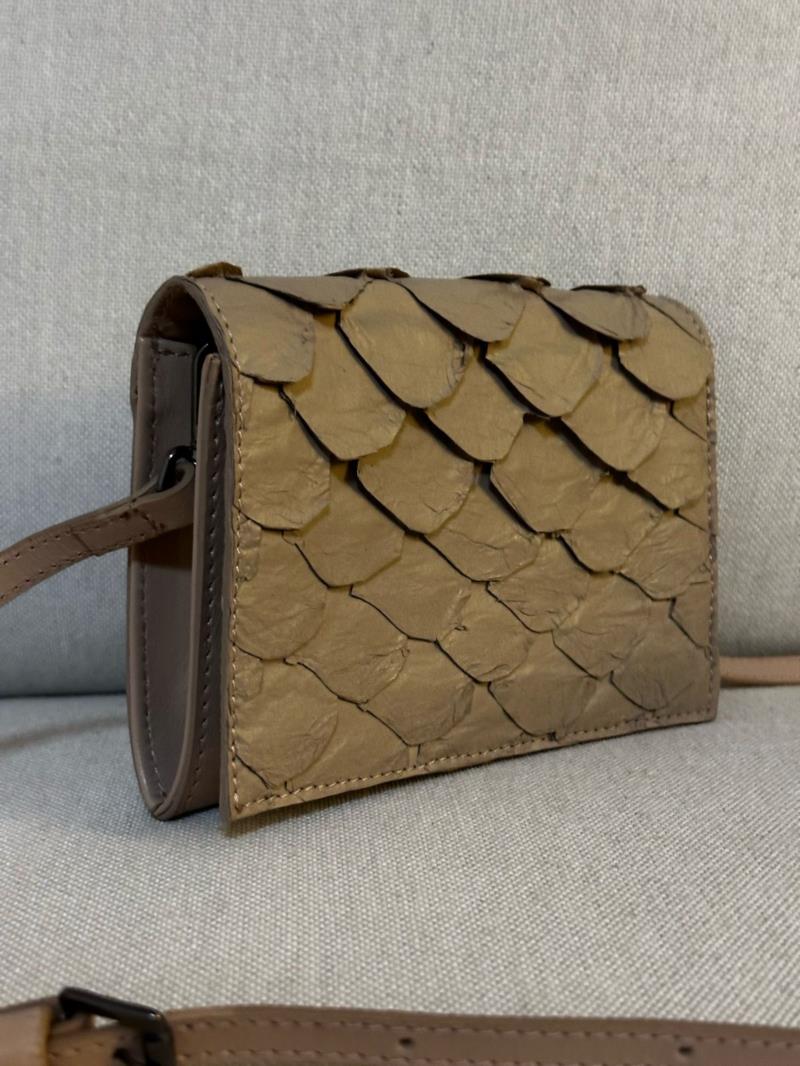 Bolsa couro pirarucu 